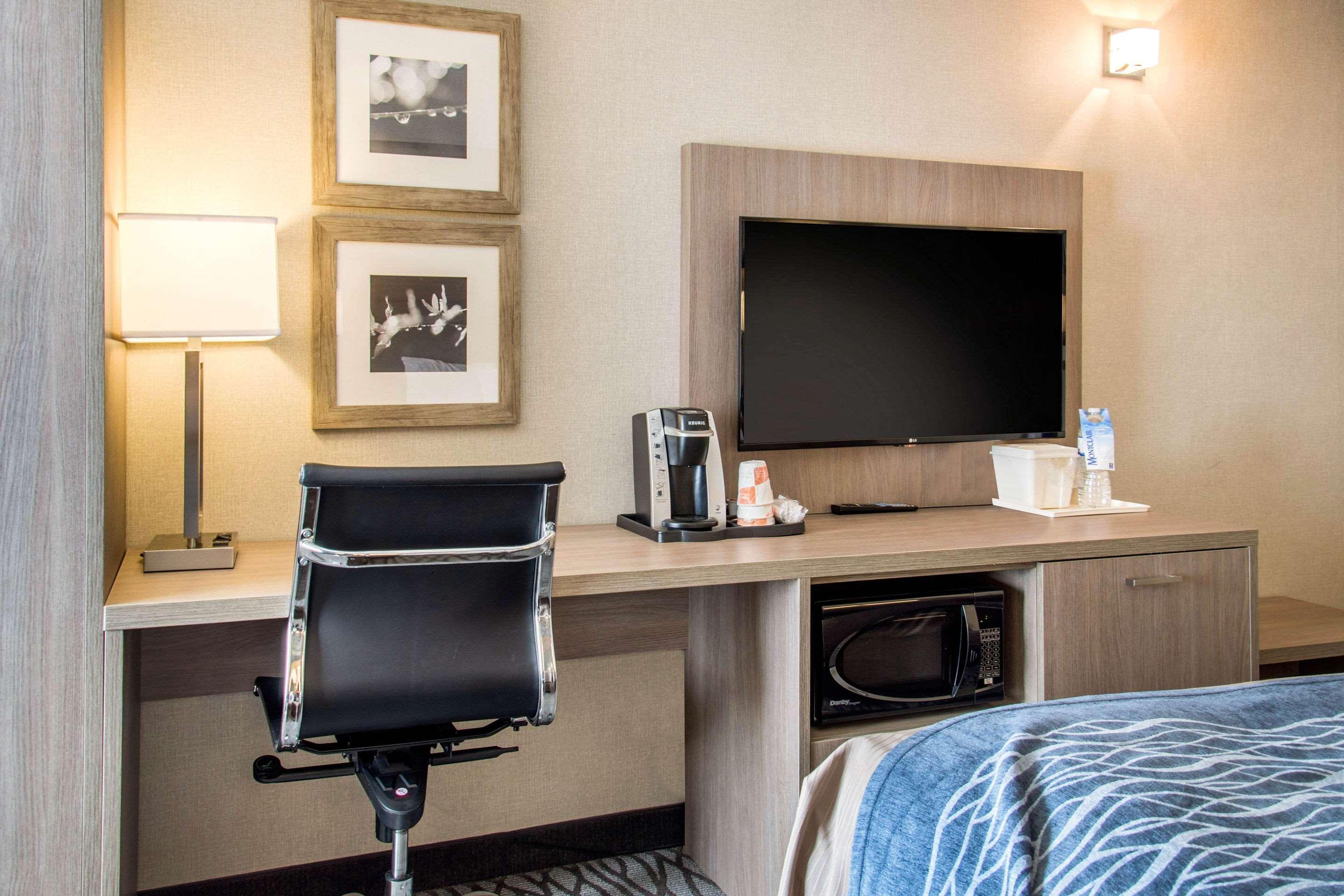Comfort Inn Aeroport Dorval Eksteriør billede